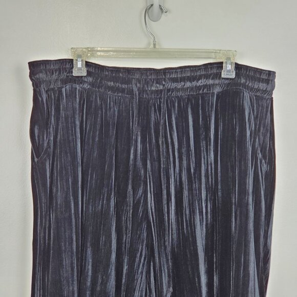 Woman Within Black Crushed Velvet Wide Leg Pull-On Cropped Pants Size 2X 26/28 - Picture 2 of 12